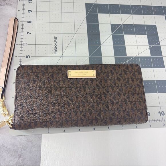 Michael Kors Continental Wallet/Wristlet - Picture 7 of 7